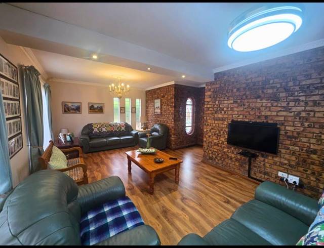 3 BEDROOM TOWNHOUSE FOR SALE IN GLEN MARAIS